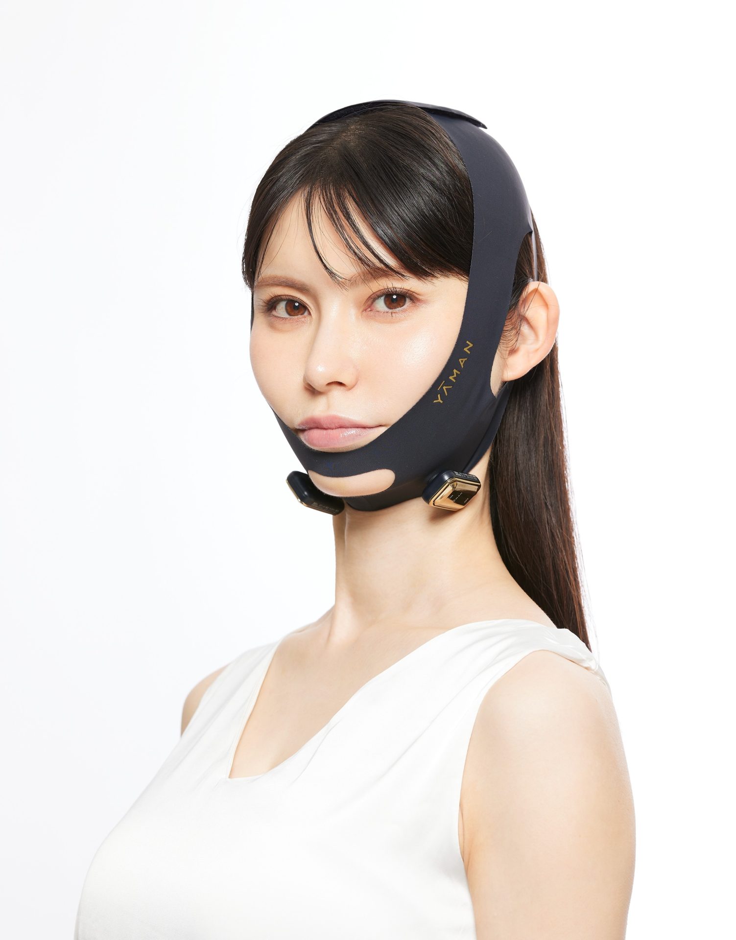 あご下を引き上げて鍛える*¹『フェイスラインリフトアップバンド』が新